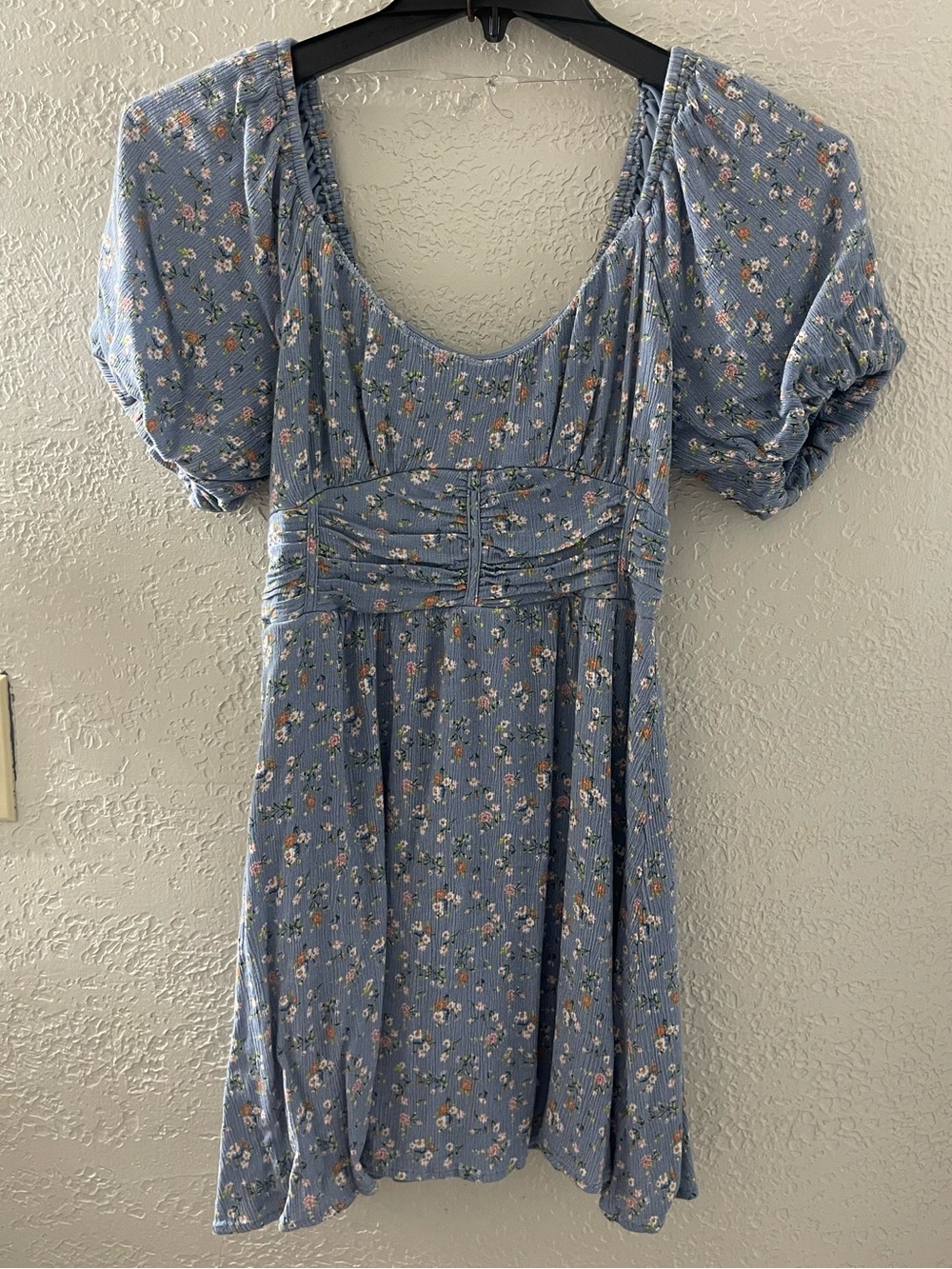 Light Blue Floral Puff-Sleeve Dress with Ruched Waist Large